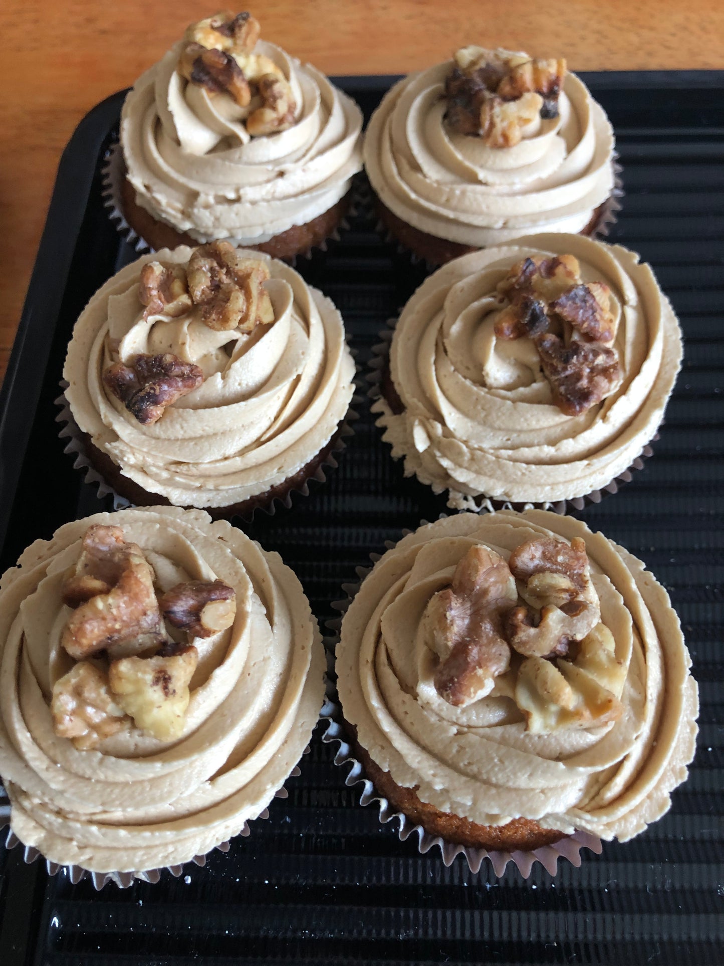 Coffee-walnut cupcake