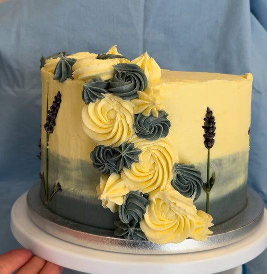 Lemon buttercream cake